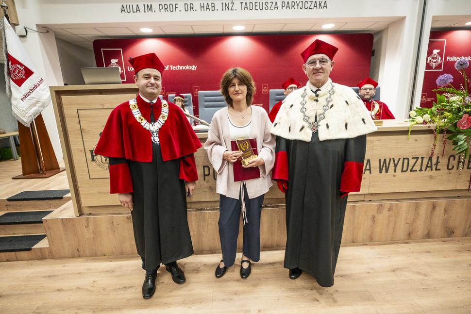 dr hab. Katarzyna Zimna, prof PŁ podczas odbioru Nagrody Rektora